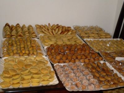 DOCES E SALGADOS PARA FESTAS
