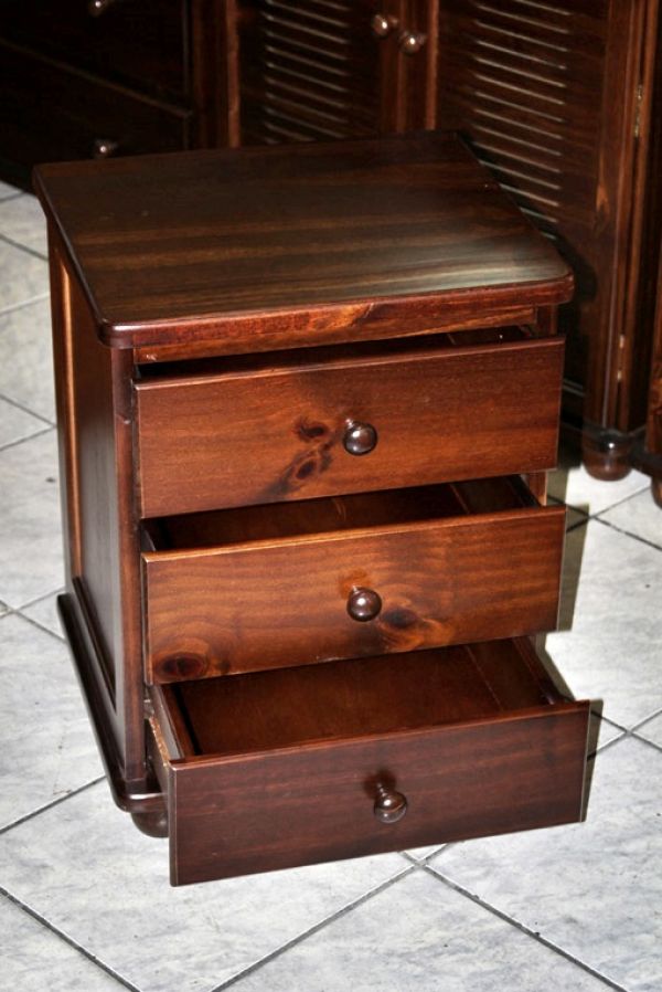 Criado mudo 3 gavetas com corrediça metálica 