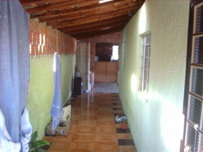 Urgente Casa 02 dormitórios em 10 x 52 no centro de Bofete SP apenas R$ 56.000,00