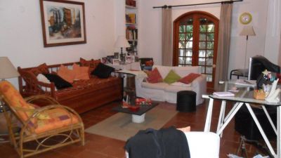 EXCELENTE CASA, AMPLA, 05 SUÍTES, À BEIRA DA LAGOA