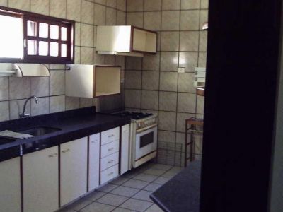 Vendo 4 quartos(3 suítes)