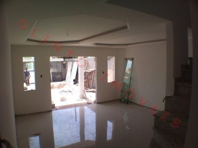 Olinto Imóveis vende Duplex 3 qts no Recreio em Rio das Ostras