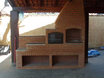 CHURRASQUEIRA COM FORNO E FOGÃO À LENHA - 7GRILL