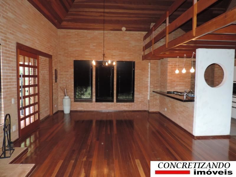 Linda em Campos do Jordão com vista para a Pedra do Baú e a serra.