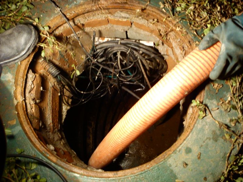 Equijatos Desentupidora e Limpa Fossa 