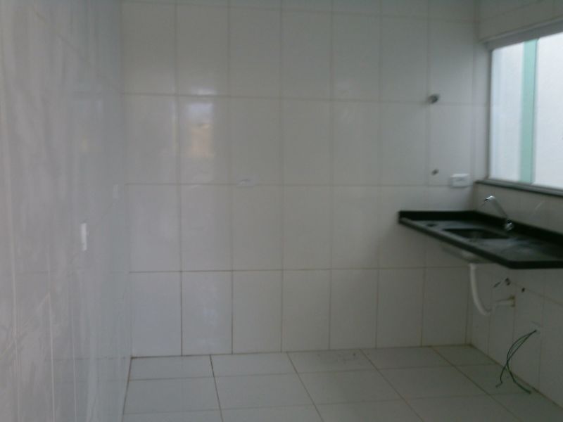 sobrado em condomínio , 2 dorms, 1 vaga , financiado .