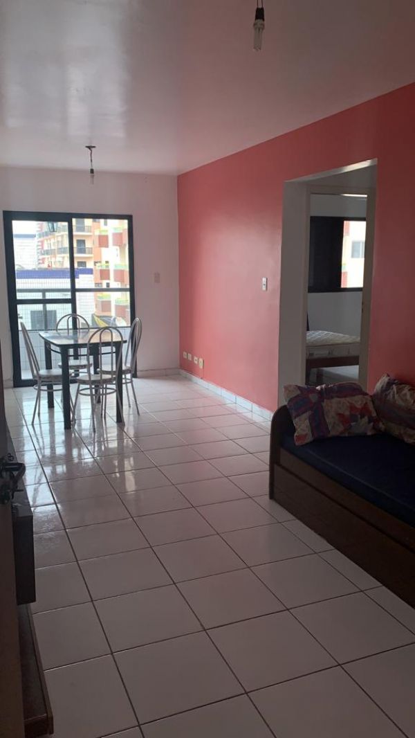 Lindo Apartamento com sacada Gourmet 300 metros da Praia