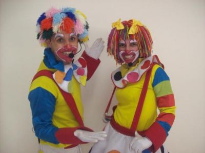 PALHAÇOS,MÁGICO  E CIA