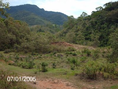 FAZENDINHA 290MIL METROS- VENDO, RIO BONITO RJ-MUITA AGUA, CACHOEIRINHA E OUTROS. A APENAS 100KM DA 