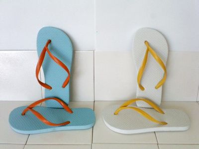fabricação de chinelos, canecas e quadros de azulejo