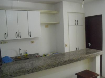 EXELENTE AP FRENTE PARA O MAR