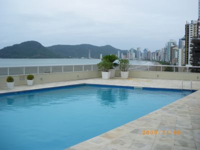 apto frente mar Camboriú