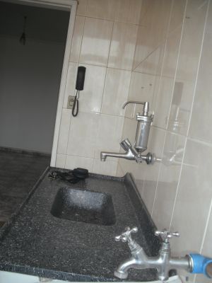 ALUGO APTO 2 DOR ULTIMO ANDAR R$850,00