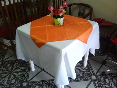 Locação de Toalhas de Mesa Cores Variadas.