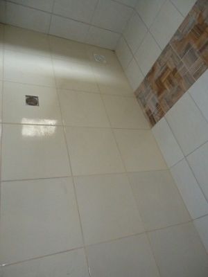 01 CASA, 02 QTS, C/ SUI`TE. NO RES. SANTA FE