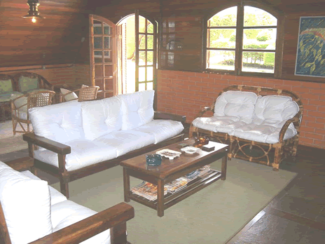 Lindo sítio a 2 horas do Rio seguro muito verde não perca