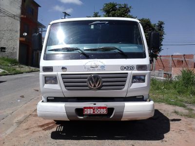 VW 8120 GUINCHO PLATAFORMA