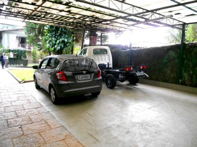 TREMEMBÉ, SOBRADO RESIDENCIAL EM LOCAL PRIVILEGIADO! 