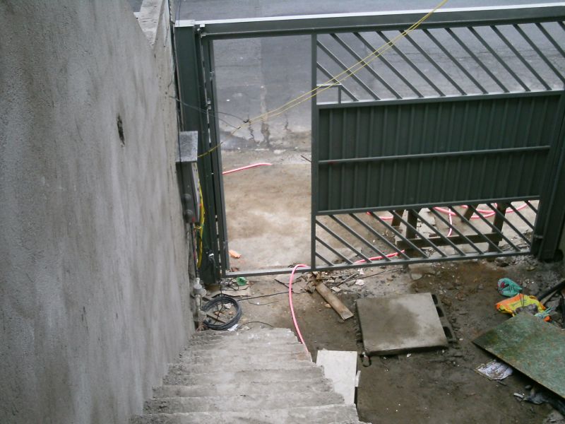 sobrado em obras, 2 suítes, financiado 