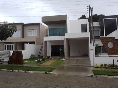 CASA A VENDA EM CONDOMÍNIO FECHADO