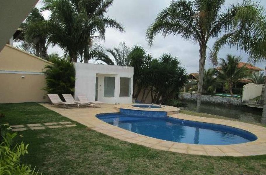 Casa a venda em Búzios, frente ao canal da Marina 