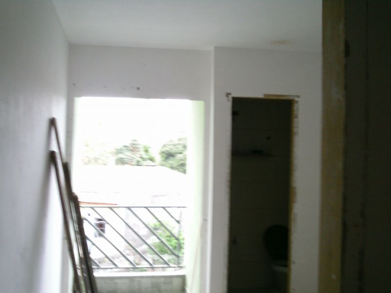 sobrado em obras, 2 suítes, financiado 