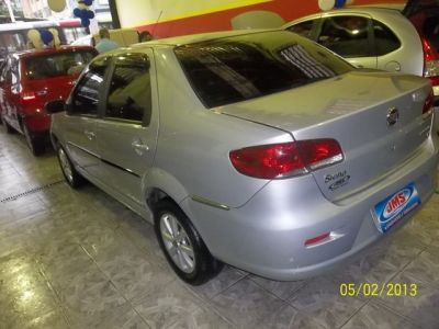 Fiat Siena Attractive 1.4 completo - 2011 impecável prata