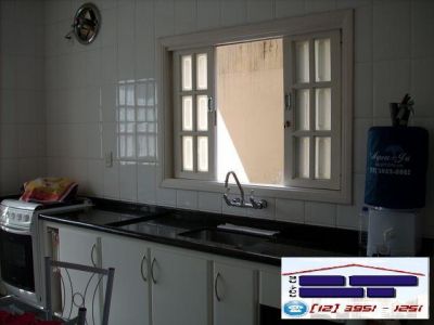 LINDA CASA EM BAIRRO NOBRE