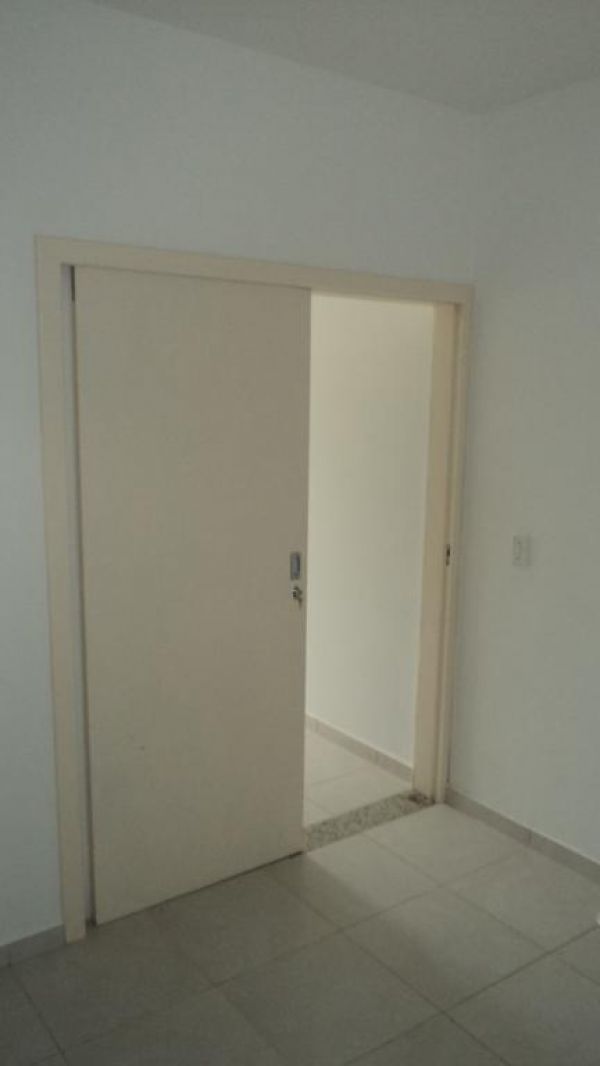 Aluga-se APARTAMENTO em São José - SC (Faculdade Anhanguera)