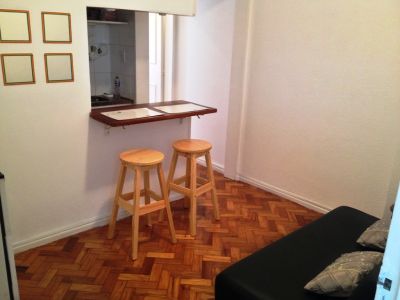 Quarto e sala na quadra da praia de Copacabana Ref.506