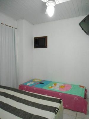 Casa dois dorm. na praia de Zimbros, Bombinhas-SC.