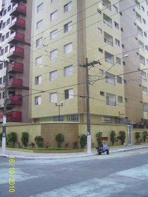 Apto 2 qtos próx praia c/piscina