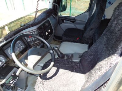 VM 260 6X2 COM BAÚ FRIGORÍFICO ano 2009