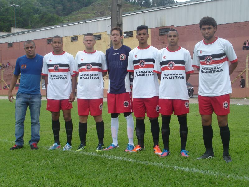 Precisa-se Jogador de Futebol