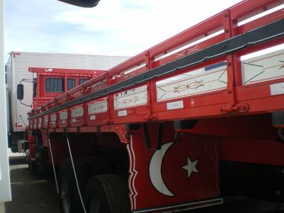 Caminhão MB L-1620 Truck Carroceria - Ano 2011