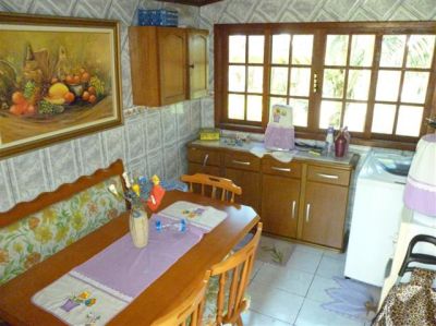 Chalé com 3 suítes em condominio - Campo Grande