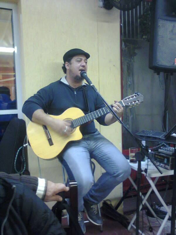 VIOLÃO E VOZ AO VIVO