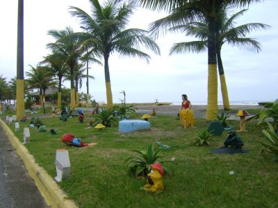 Alugo casa a 50 metros da Praia o Ano todo em Praia Grande 