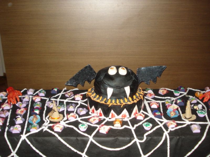 Bolos docinhos modelados primeira comunhão halloween froze peppa arvore francesa maça colorida trufa