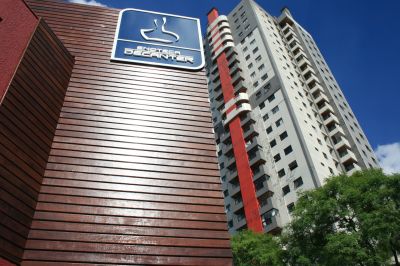 FACHADA DE MADEIRA - DECK E PERGOLA