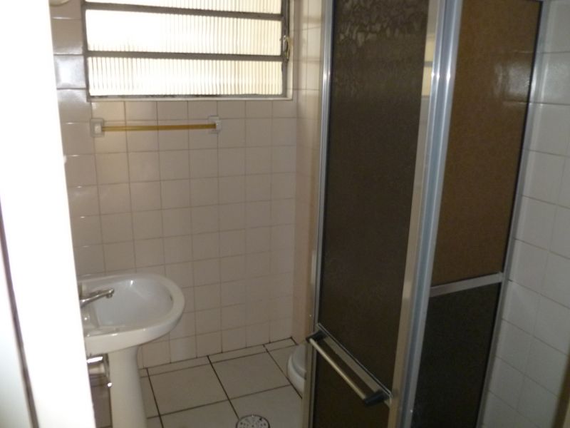 Kit com cozinha e sacada no Centro