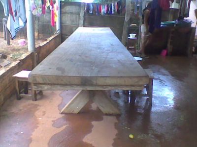 VENDO MESA RÚSTICA DE QUASE 6 METROS