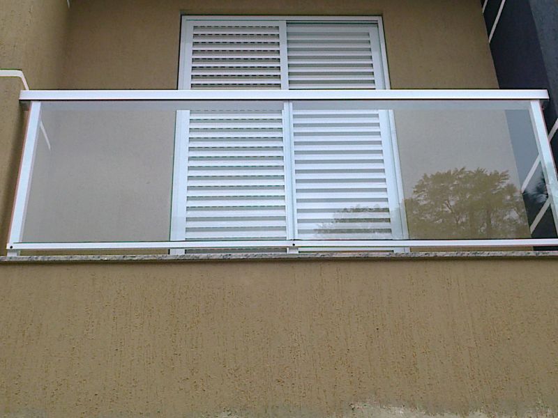 Coberturas apartamentos em policarbonato ou telha termo acustica