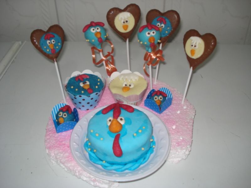 bolos e doces finos modelados,cake pops,maça super why,halloween,branca de neve,toy story,pirulito.