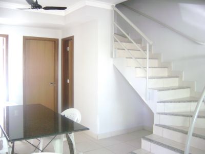 SOBRADO COND. FECHADO - V.GRANDE