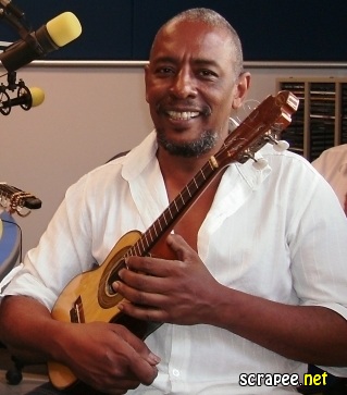 Aulas de Cavaquinho, Banjo & Violão Via Internet 2011