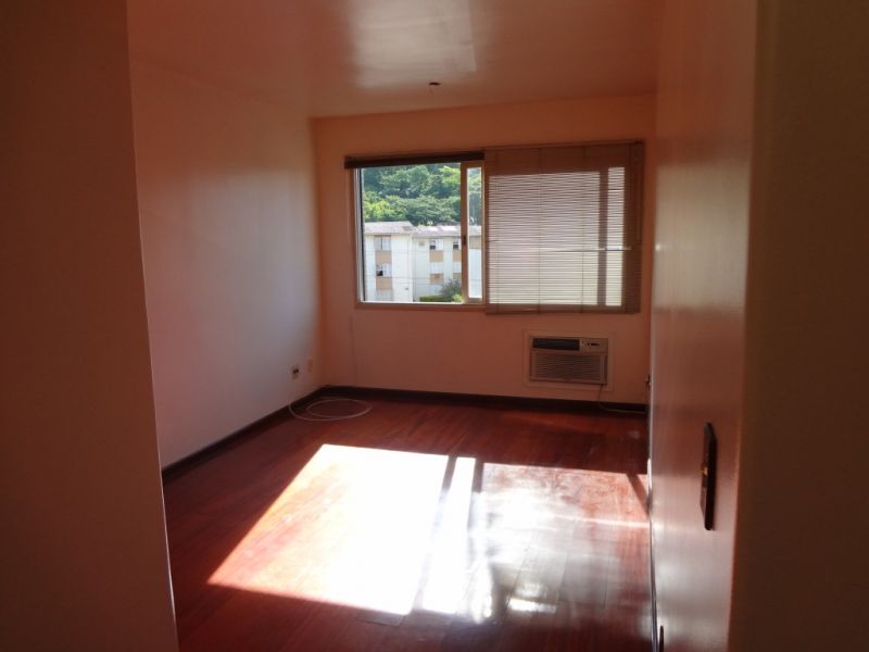 Aptº. c/ 01 Dormitório Garagem Escriturada - Bairro Cristal