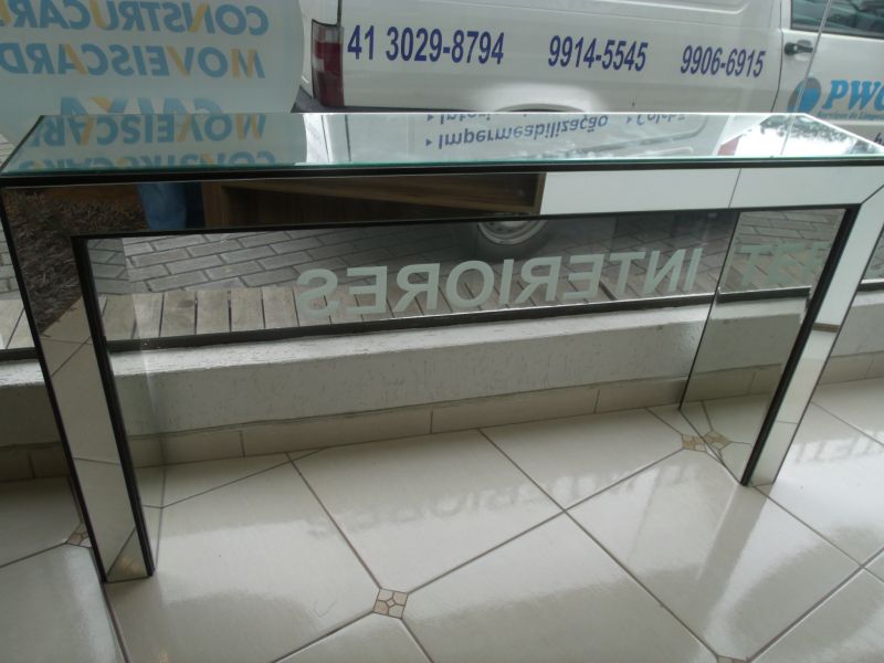 Aparador espelhado de Showroom