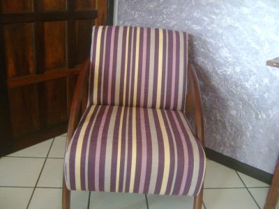 poltronas decorativas e p/ descanso...pusf almofadas sob medida.