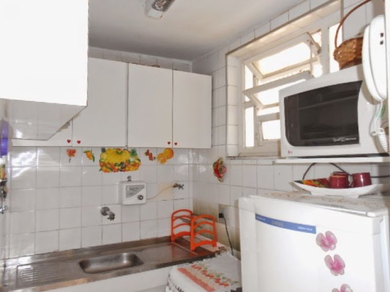 Alugo apartamento no posto 4 de Copacabana
